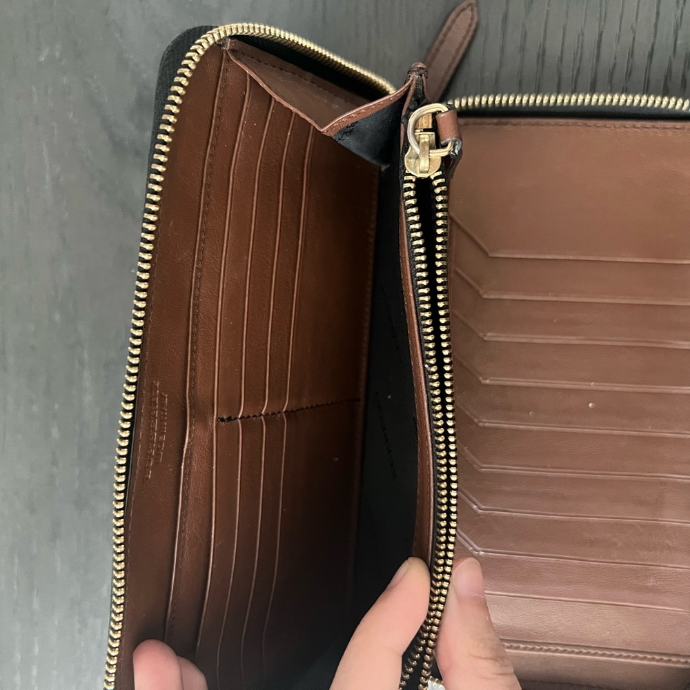 burberry brown leather zippered wallet - Picture 5 of 9